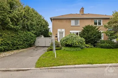 4 Lenore Place, Vanier And Kingsview Park, On K2c 7x9