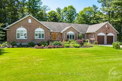 31 OLD ORCHARD Lane, McNab/Braeside, ON K7S 3T3
