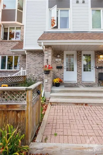 2 Waterfall Lane 5, Bells Corners And South To Fallowfield, On K2h 9m8