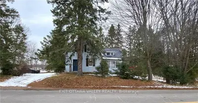 1246 Woito Station Road, North Algona Wilberforce, On K8a 6w5