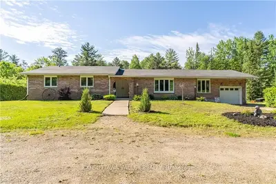 715 Smaglinski-stoppa Parkway, Madawaska Valley, On K0j 2n0
