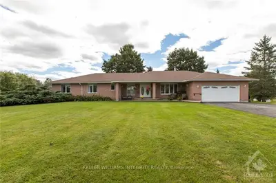 28 South Point Drive, Rideau Lakes, On K7a 4s5