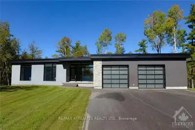 581 CINNAMON Crescent, Carp - Dunrobin - Huntley - Fitzroy and Area, ON K0A 2H0