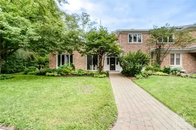 65 WHITEMARL Drive 16, Rockcliffe Park, ON K1L 8J9