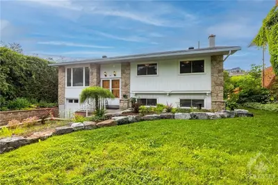 2011 SHAREL Drive, Alta Vista and Area, ON K1H 6W1