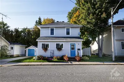 9 Alvin Street, Perth, On K7h 2v8