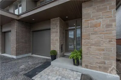 881 Moses Tennisco Street, Manor Park - Cardinal Glen And Area, On K1k 4e4