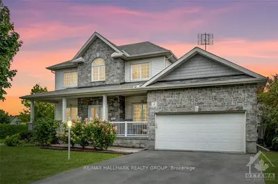 2 Hopetown Street, Stittsville - Munster - Richmond, On K2s 2b5