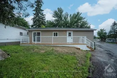 21 ASH Street, Bells Corners and South to Fallowfield, ON K2H 7S3