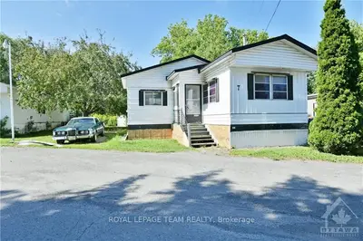 7 Tracy Avenue, Bells Corners And South To Fallowfield, On K2h 7p8