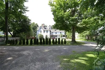 40 CRAWFORD Street, Brockville, ON K6V 1S3
