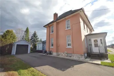 39 BONNECHERE Street, Renfrew, ON K7V 1Z2