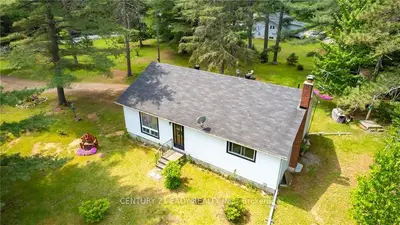 7 EASTERN Road, Greater Madawaska, ON K0J 2R0