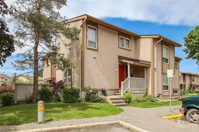 2297 Stonehenge Crescent, Cyrville - Carson Grove - Pineview, On K1b 4n7