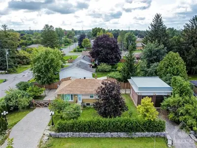 14 HOWDEN Avenue, Meadowlands - Crestview and Area, ON K2G 3H6