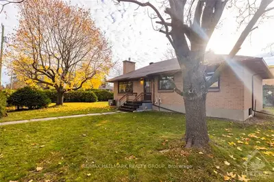 60 Oakridge Boulevard, Meadowlands - Crestview And Area, On K2g 2t8