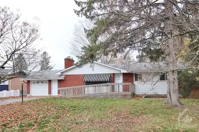 6 Floral Place, Bells Corners And South To Fallowfield, On K2h 6n7