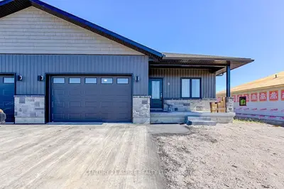 9 Bamagillia Street, Whitewater Region, On K0j 1k0