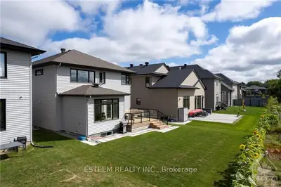 350 Serenade Crescent, Blossom Park - Airport And Area, On K1x 0b9