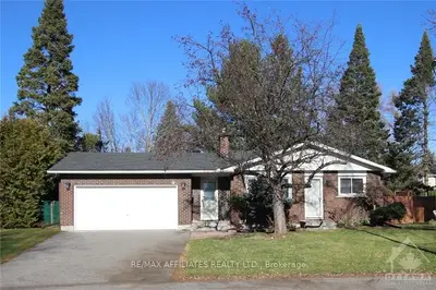 10 DAVIES Court, Kanata, ON K2L 1L6