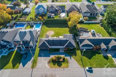 14 Westwood Drive, Meadowlands - Crestview And Area, On K2g 2w7