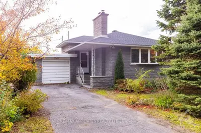 390 Apple Tree Lane, Manor Park - Cardinal Glen And Area, On K1k 2r5