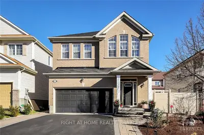 403 Tillsonburg Street, Kanata, On K2t 0c3
