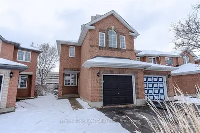 31 Scout Street, Carlington - Central Park, On K2c 4b9
