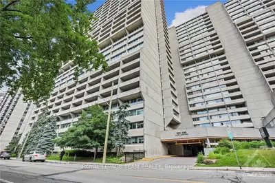 500 Laurier Avenue W 2305, Ottawa Centre, On K1r 5e1
