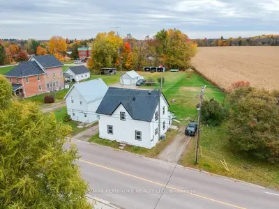 2040 WESTMEATH Road, Whitewater Region, ON K0J 2L0