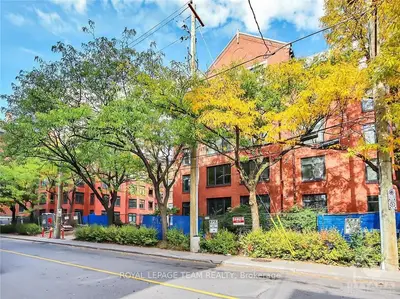 205 SOMERSET Street W 207, Ottawa Centre, ON K2P 0J1