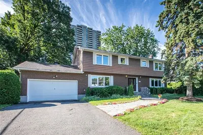 1976 LAUDER Drive, Carlingwood - Westboro and Area, ON K2A 1B1