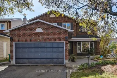 4 Pittaway Avenue, Hunt Club - South Keys And Area, On K1g 4p7