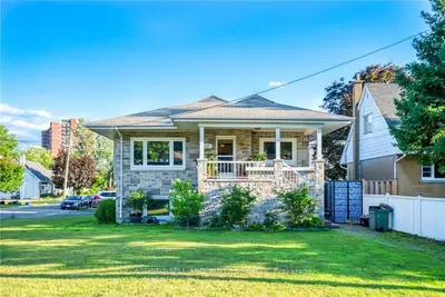 370-372 St Denis Street, Vanier And Kingsview Park, On K1l 5h9