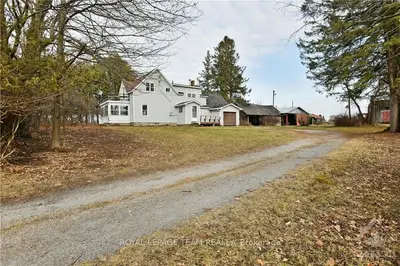 5084 Canon Smith Drive, Carp - Dunrobin - Huntley - Fitzroy And Area, On K0a 1x0