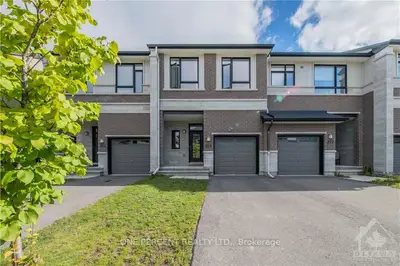 325 DOLCE Crescent, Blossom Park - Airport and Area, ON K1X 0B5