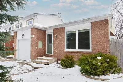 2100 SUNLAND Drive, Orleans - Cumberland and Area, ON K4A 3L1