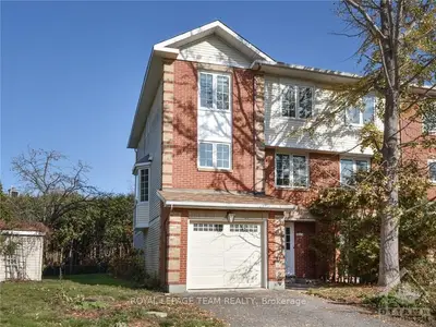 16 Arbordale Crescent, South Of Baseline To Knoxdale, On K2g 5c6