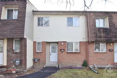 30 Sonnet Crescent D, Bells Corners And South To Fallowfield, On K2h 8w7