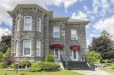 528 St Lawrence Street, North Dundas, On K0c 2k0