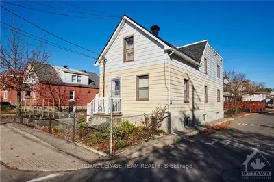 301 BEGIN Street, Vanier and Kingsview Park, ON K1L 7H6