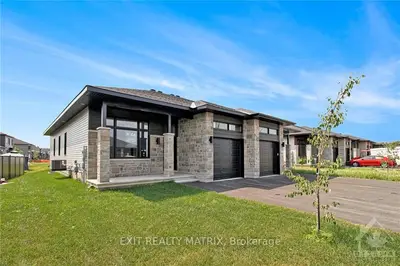 809 NAMUR Street, Russell, ON K0A 1W0