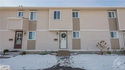 415 Woodfield Drive D, Tanglewood - Grenfell Glen - Pineglen, On K2g 4b7