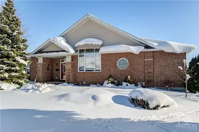 822 SWALLOWTAIL Crescent, Orleans - Cumberland and Area, ON K4A 4M4