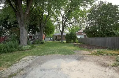 958 Woodroffe Avenue, Britannia Heights - Queensway Terrace N And Area, On K2a 3r7