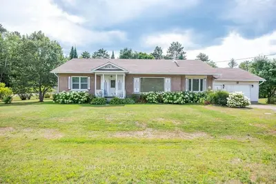 74 RAILWAY Street, Laurentian Hills, ON K0J 1J0