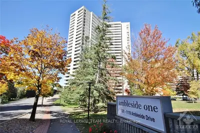 1081 Ambleside Drive 1405, Woodroffe, On K2b 8c8
