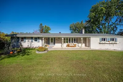42 PEMBROKE Street, Whitewater Region, ON K0J 1K0