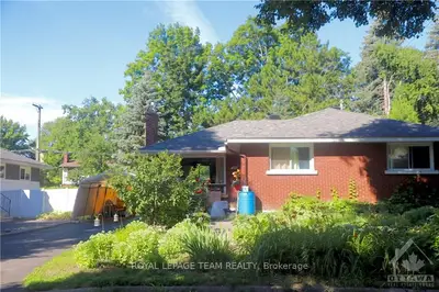 738 Manitou Drive, Carlingwood - Westboro And Area, On K2a 3c7