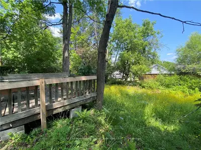 16 Cora Street E, Huntsville, On P1h 1p6